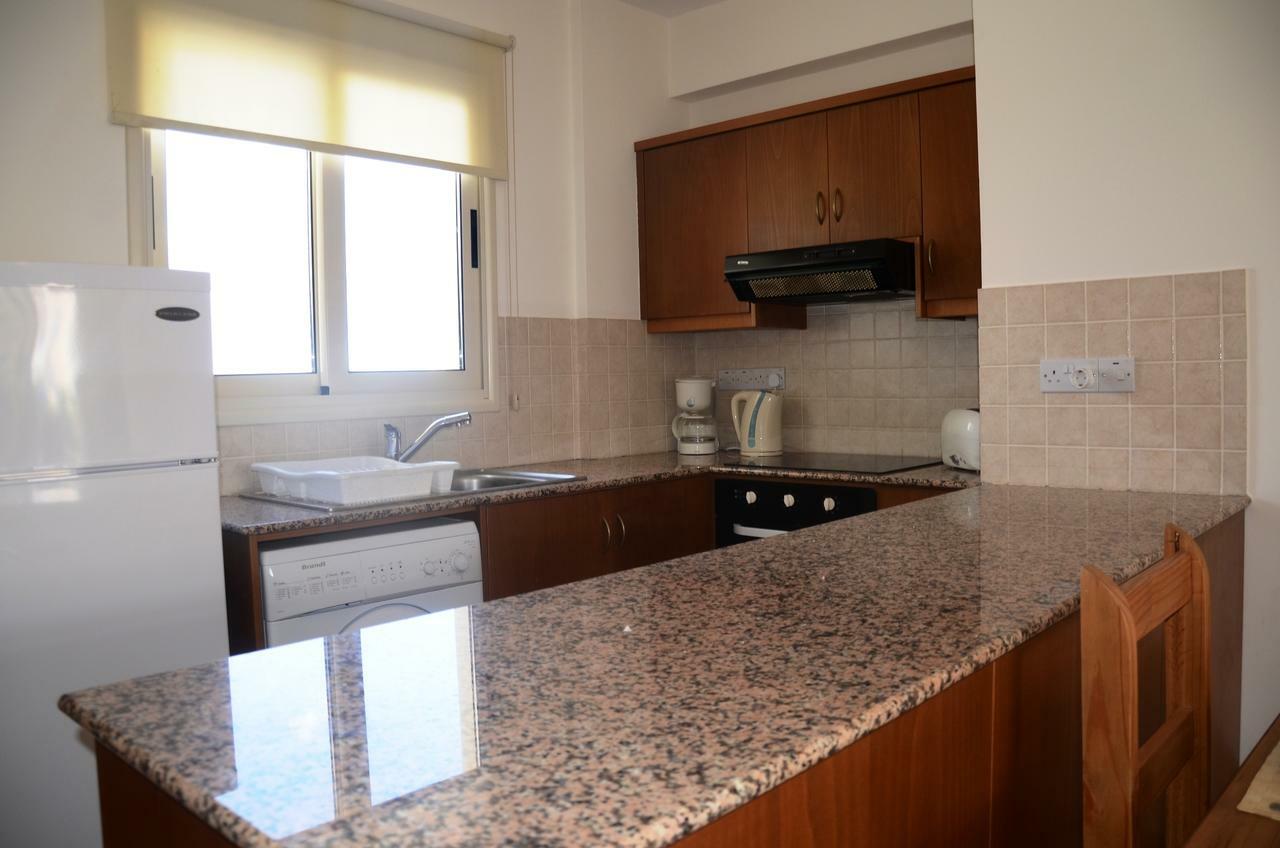 Top Floor, 2 Bedroom Apartment Vanessa D204, Free Wifi, Village View Peyia Room photo